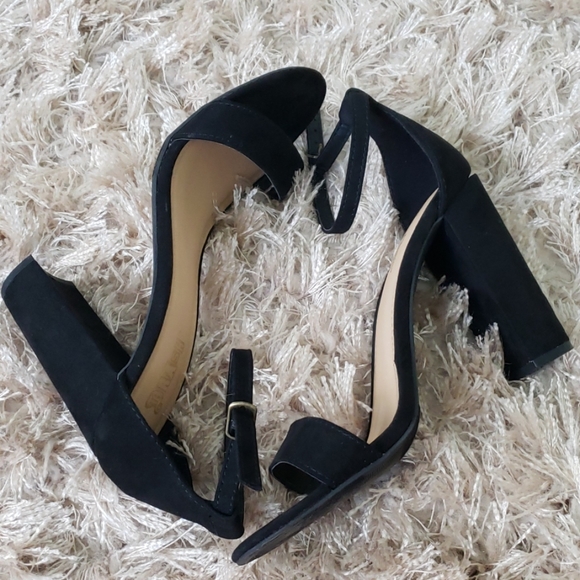 Black high heels - Picture 4 of 4